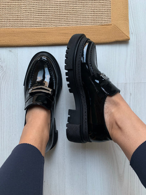 MUST LOAFERS